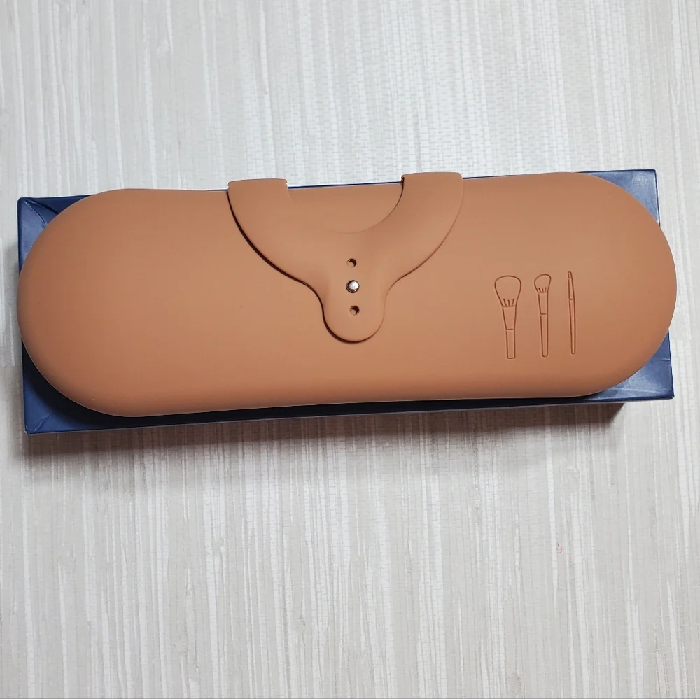 Soft Touch Non-Slip Silicone Makeup Brush Pouch Brown Travel Purse NIB